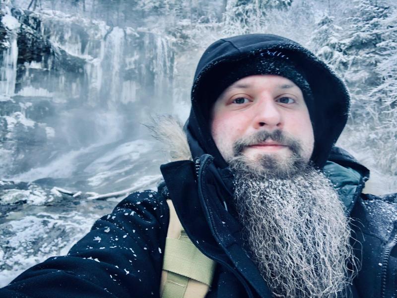 Tobias Kalleder im Winter beim Weißbachfall Shooting.